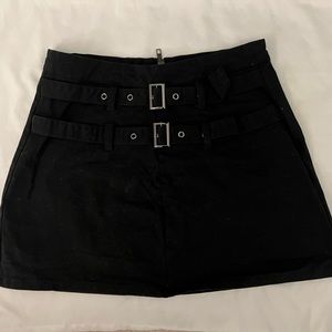 Black carmar skirt with belts
